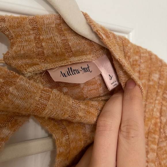 Buckle Open Back Sweater. Size Small. - Picture 3 of 4